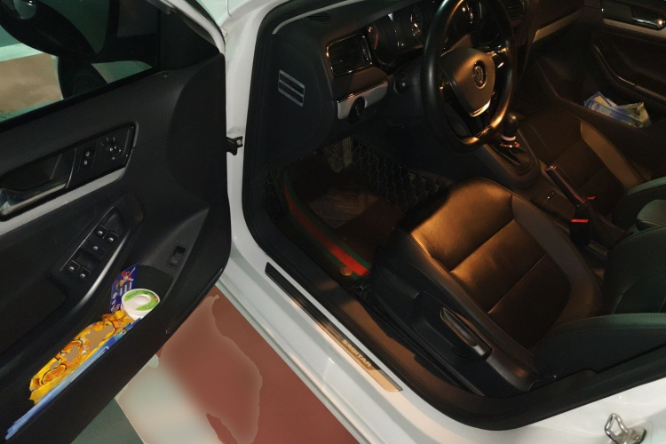 大众 速腾 2015款 1.6L 自动舒适型中控内饰20