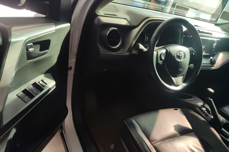 丰田 RAV4荣放 2018款 2.5L 自动四驱精英i版中控内饰20