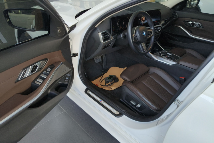 宝马3系 2023款 325Li M运动曜夜套装中控内饰20