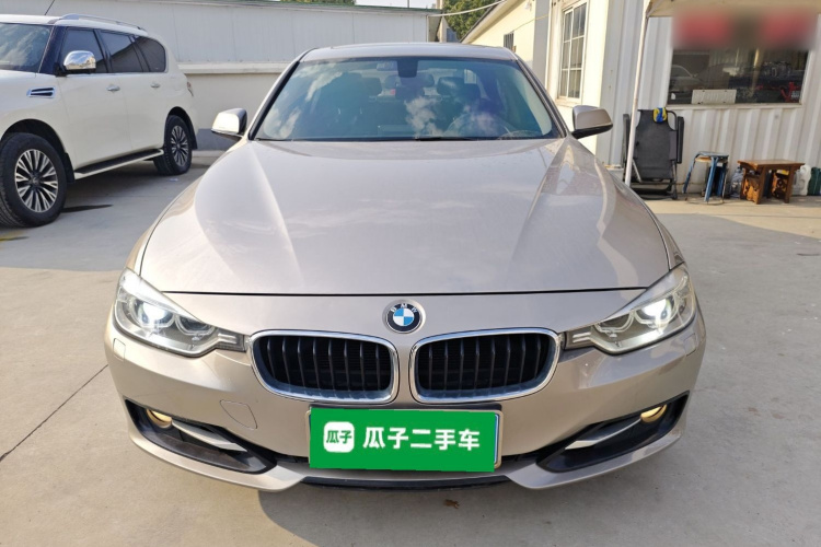 宝马3系 2014款 320i 运动设计套装车身外观2