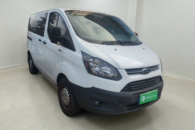 福特 全顺 2019款 2.0T柴油多功能商用车短轴低顶6座国VI车身外观3