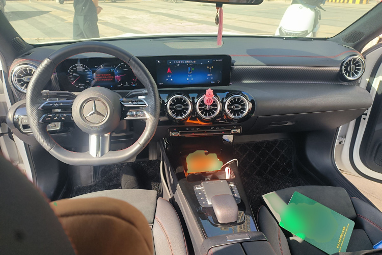 奔驰A级 2023款 A 200 L 时尚型中控内饰12