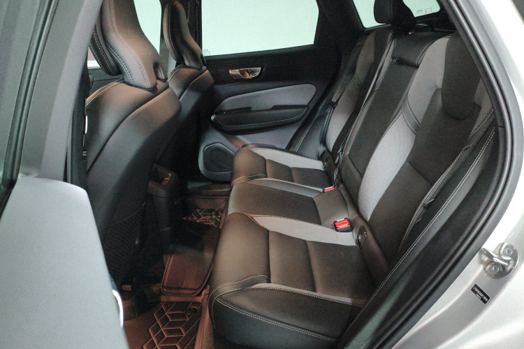 沃尔沃XC60新能源 2025款 插电式混动 长续航四驱智远运动版中控内饰21