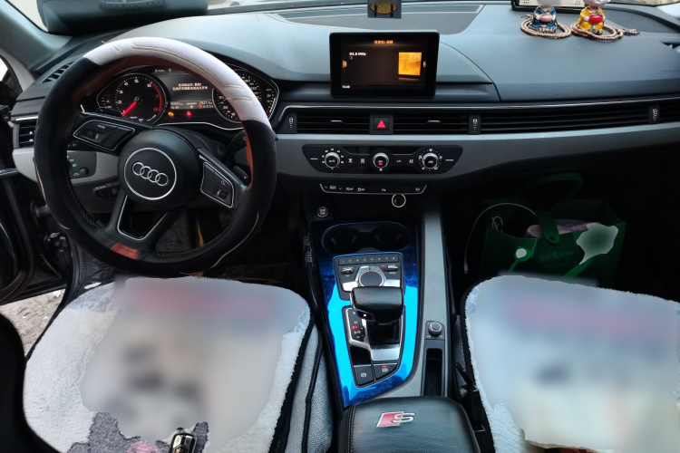 奥迪A4L 2018款 30周年年型 40 TFSI 进取型中控内饰12