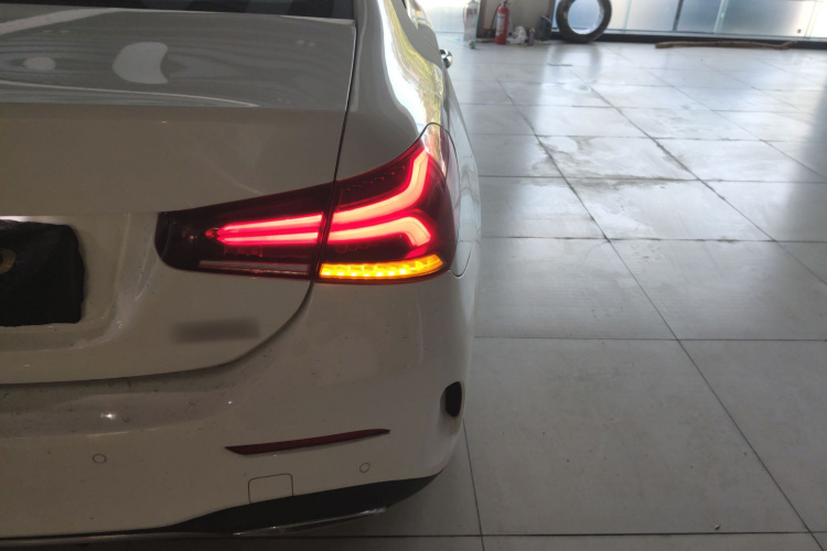 奔驰A级 2019款 A 200 L 运动轿车车身外观9