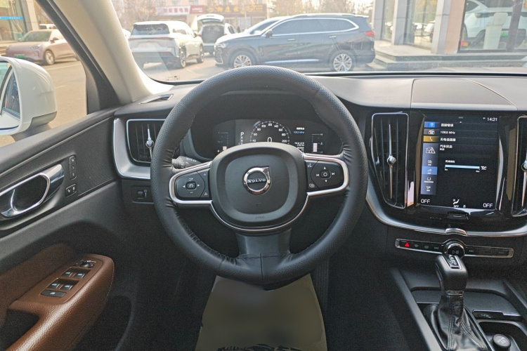 沃尔沃XC60 2019款 T5 四驱智逸版 国V中控内饰13