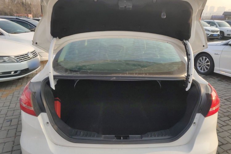 福特 福克斯 2015款 三厢 1.6L 自动风尚型机舱底盘23