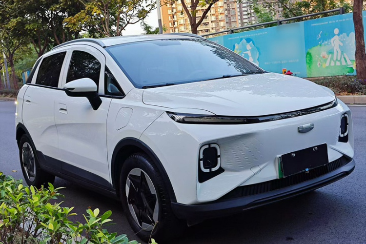 吉利几何E萤火虫 2024款 301km 星光车身外观6003