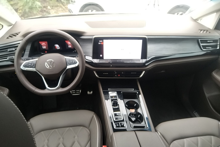 大众 威然 2024款 380TSI 尊贵版中控内饰12