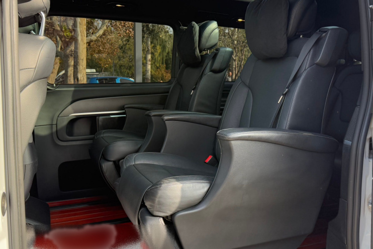 奔驰V级 2018款 V 260 AMG 运动版 国V中控内饰7012