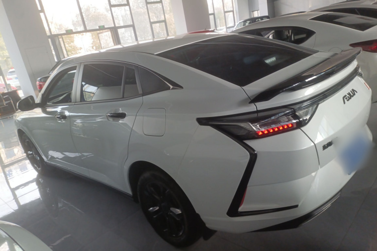 东风风神 奕炫 2024款 1.5L 自动劲速版车身外观4