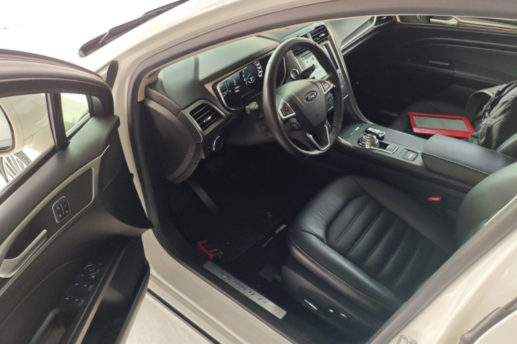 福特 蒙迪欧 2017款 EcoBoost 180 至尊型中控内饰7003