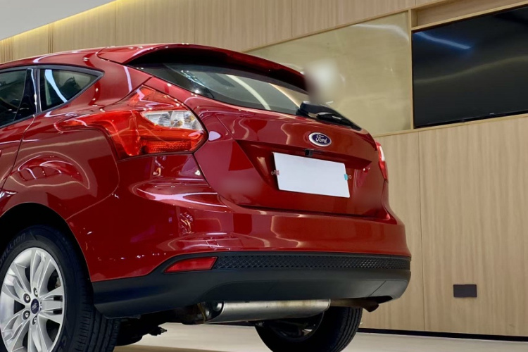 福特 福克斯 2012款 两厢 1.6L 自动舒适型车身外观6003