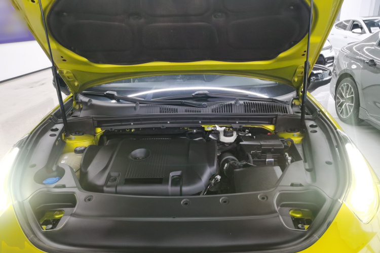 领克03 2019款 03+ 2.0TD 自动驭风版机舱底盘24