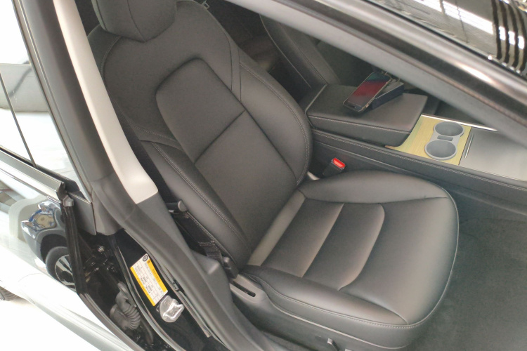 特斯拉 Model 3 2022款 后轮驱动版局部细节41