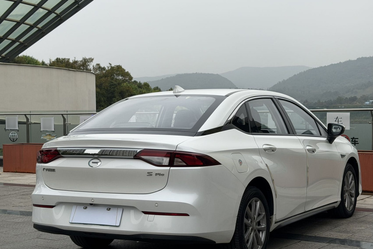 埃安 AION S 2022款 炫 580 Pio 60kWh车身外观6008