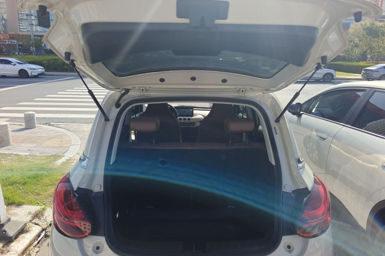 五菱汽车 五菱缤果 2024款 333km 悦享款机舱底盘23