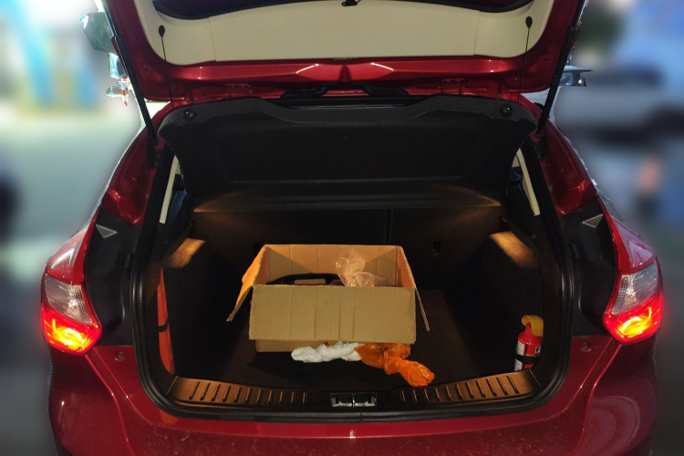 福特 福克斯 2012款 两厢 1.6L 自动风尚型中控内饰23