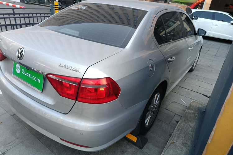 大众 朗逸 2013款 改款经典 1.6L 自动舒适版车身外观7