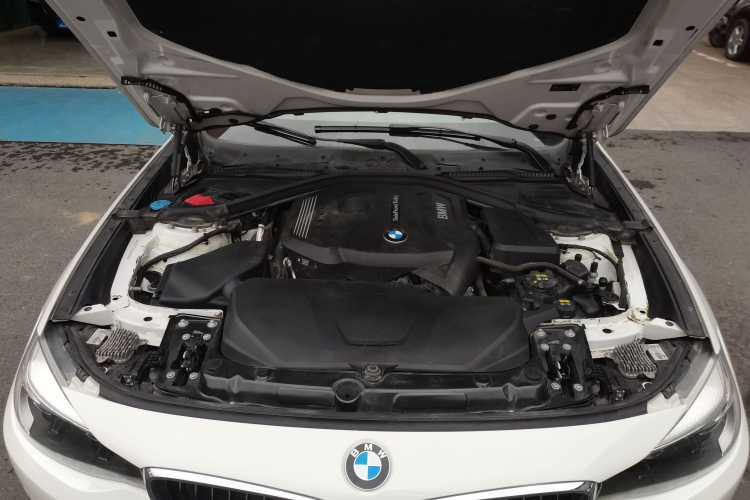 宝马3系GT 2019款 320i 时尚型机舱底盘24