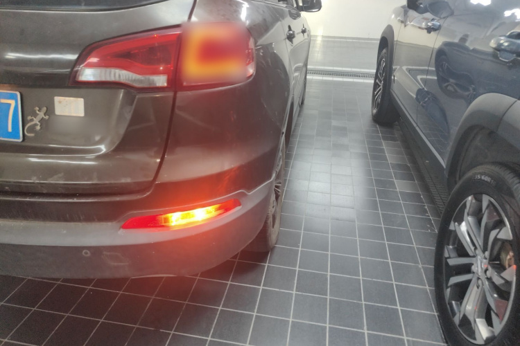 众泰 大迈X5 2017款 升级版 1.5T 手动豪华7座型车身外观9