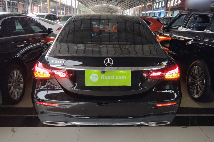 奔驰E级 2021款 E 300 L 运动时尚型车身外观6
