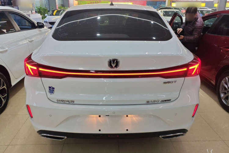 长安 逸动 2023款 畅享版 PLUS 蓝鲸NE 1.4T GDI DCT尊贵版车身外观6004