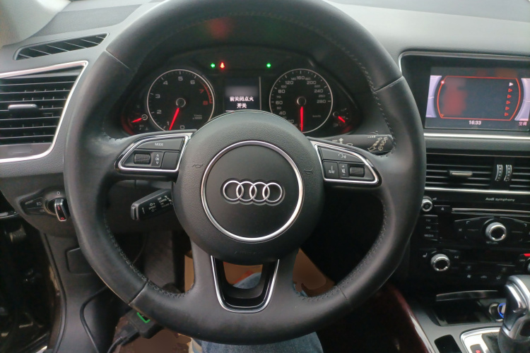 奥迪Q5 2013款 40 TFSI 技术型中控内饰13