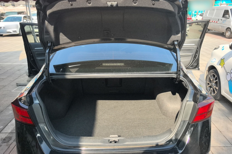 日产 天籁 2019款 2.0L XL 舒适版机舱底盘23