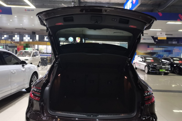 保时捷 2017款  Macan 2.0T机舱底盘23