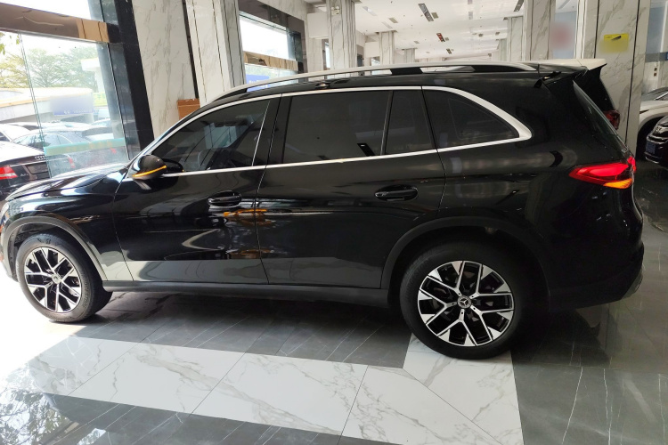 奔驰GLC 2023款 改款 GLC 260 L 4MATIC 动感型 5座车身外观4