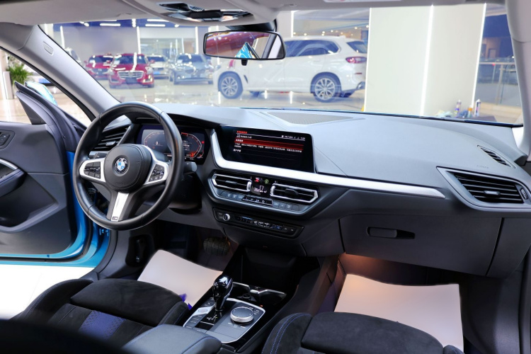 宝马2系(进口) 2021款 225i 四门轿跑车 M运动曜夜套装中控内饰7004
