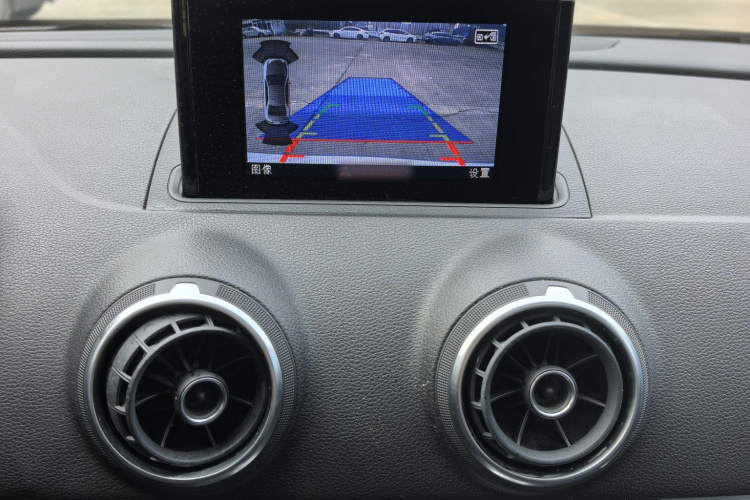 奥迪A3 2016款 Limousine 35 TFSI 领英型中控内饰7005