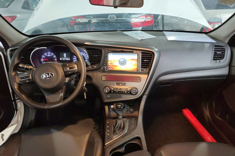 起亚K5 2015款 2.0L 自动GLS中控内饰7002