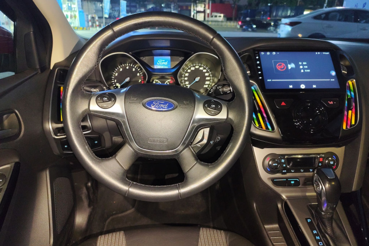 福特 福克斯 2012款 两厢 1.6L 自动风尚型中控内饰13