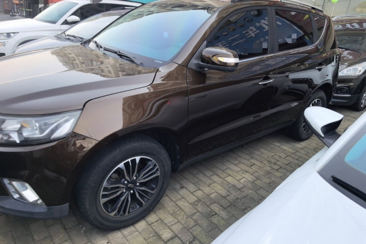 吉利汽车 远景X6 2016款 1.3T CVT旗舰型车身外观4