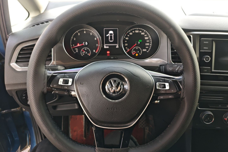 大众 高尔夫·嘉旅 2018款 230TSI 自动进取型中控内饰13