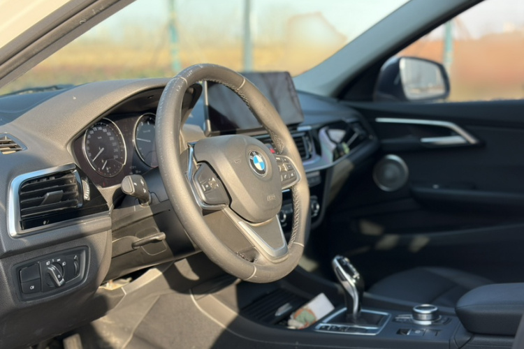 宝马1系 2021款 改款 120i M运动版中控内饰7009