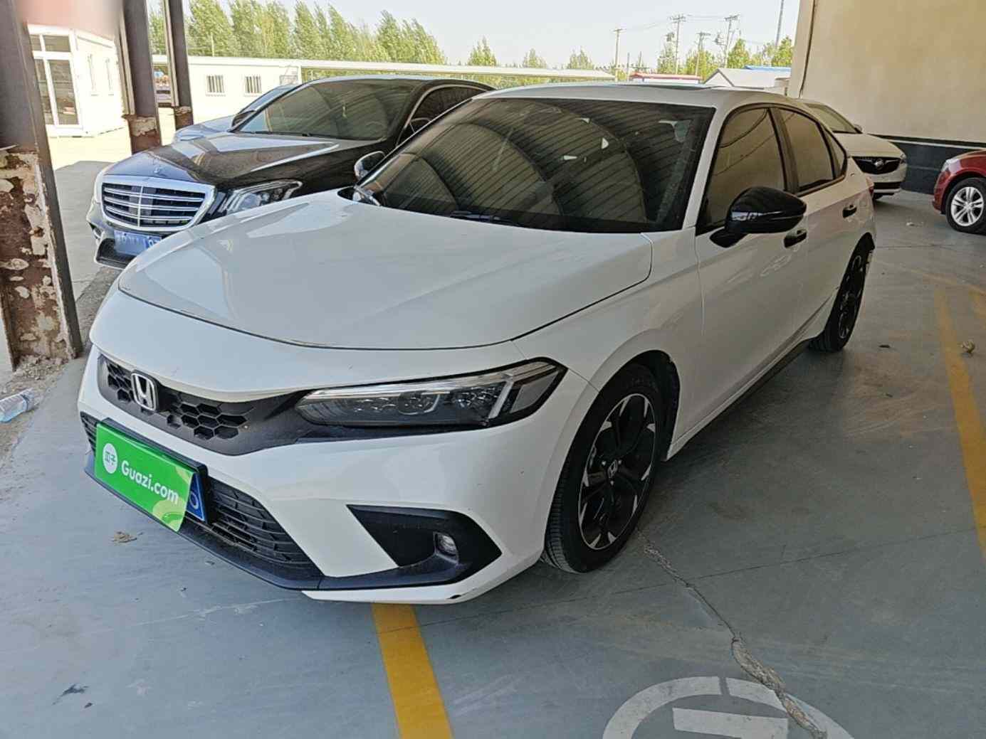本田 思域 2023款 HATCHBACK 240TURBO CVT极锐版(2)