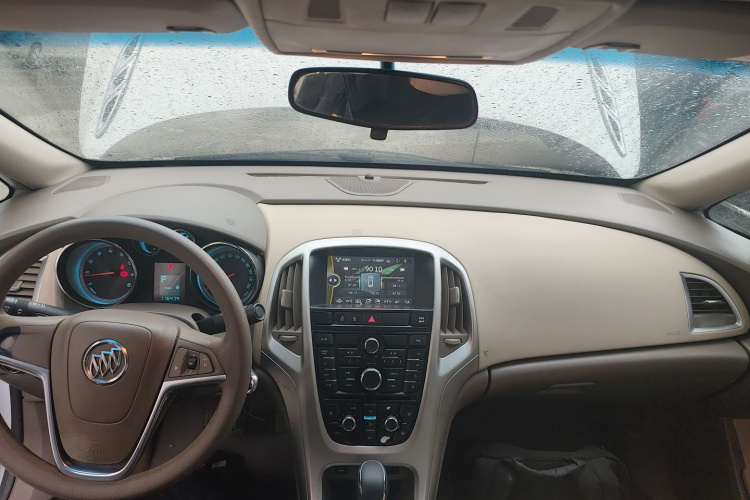 别克 英朗 2013款 GT 1.6L 自动时尚版中控内饰12