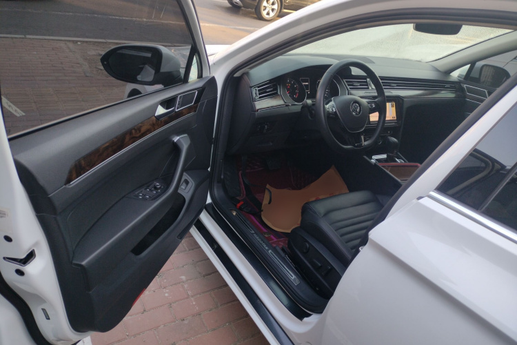 大众 迈腾 2019款 330TSI DSG 豪华型 国V中控内饰7003