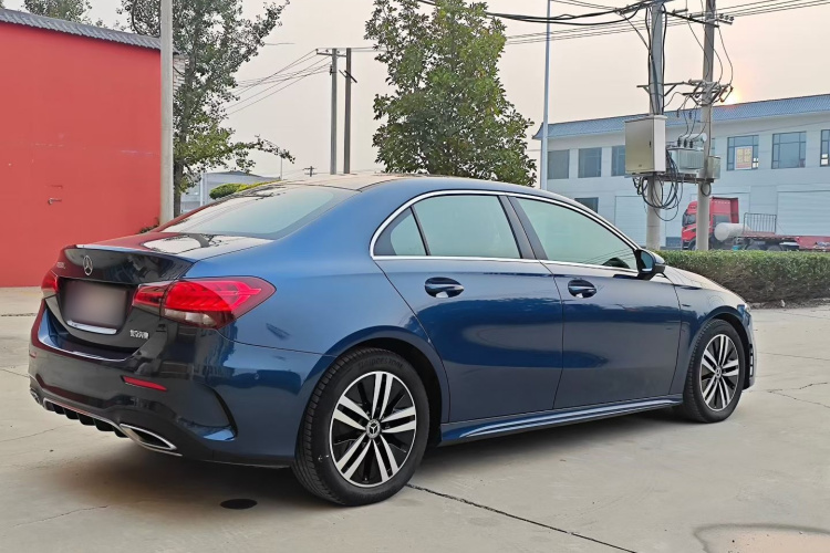 奔驰A级 2019款 A 180 L 运动轿车车身外观6004