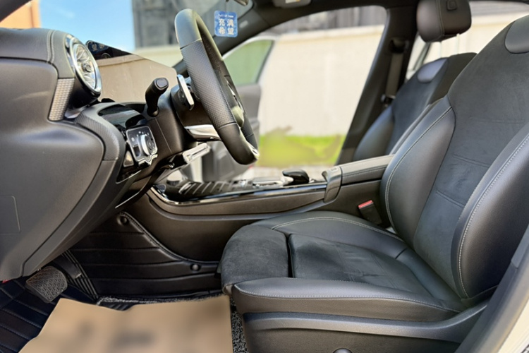 奔驰A级 2022款 改款三 A 200 L 运动轿车时尚型中控内饰7008