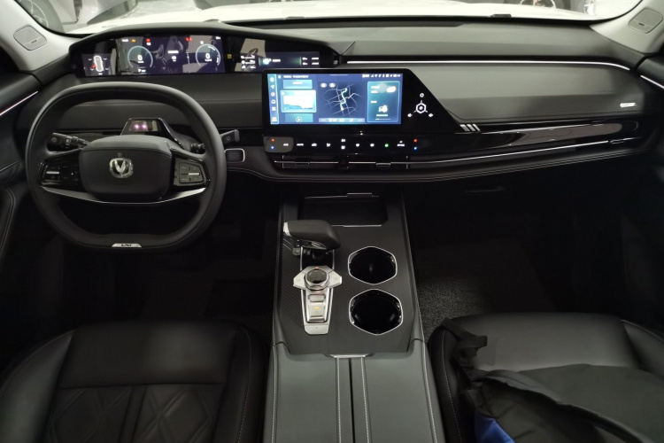 长安UNI-K 智电iDD 2024款 智电iDD 1.5T 135km智领型中控内饰7002