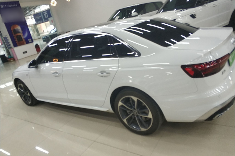 奥迪A4L 2024款 40 TFSI 时尚动感型车身外观4