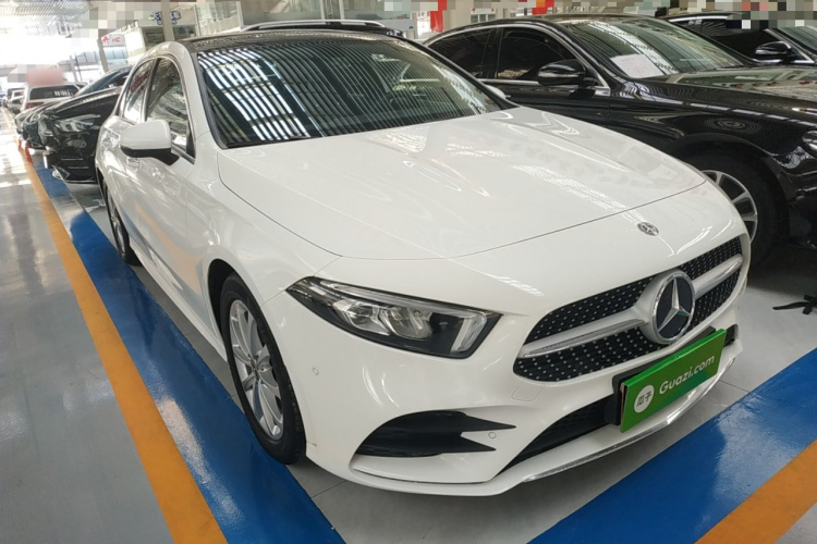 奔驰A级 2020款 A 200 L 运动轿车车身外观3