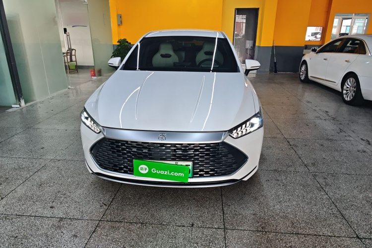 比亚迪 秦PLUS 2024款 荣耀版 DM-i 55KM领先型车身外观2