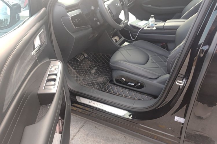 ARCFOX极狐 极狐 阿尔法T(ARCFOX αT) 2024款 600D 森林版PRO 320kW中控内饰20