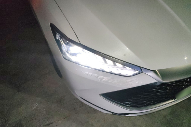 比亚迪 秦PLUS 2024款 荣耀版 DM-i 55KM领先型车身外观6006