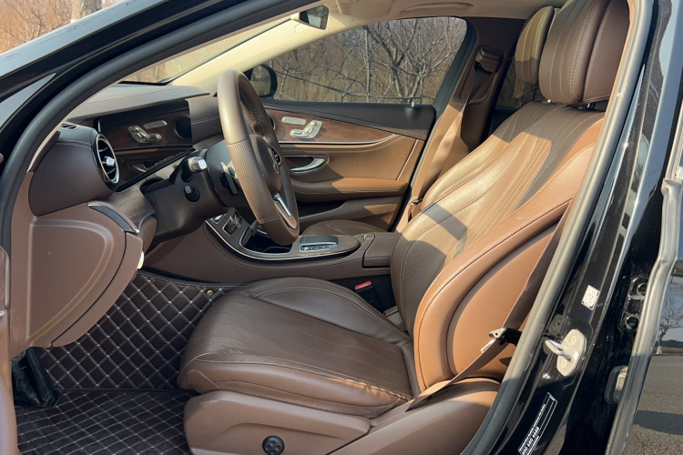 奔驰E级 2020款 改款 E 300 L 时尚型中控内饰7001